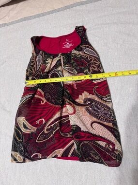 New York & Company Red Paisley Sleeveless Top